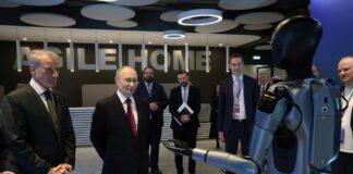 Путин, Греф и робот. (с) сайт Кремля