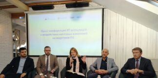 Слева направо: Алексей Щеглов, Антон Огарков, Наталья Касперская, Николай Комлев, Валентин Макаров. (с) D-Russia.ru.