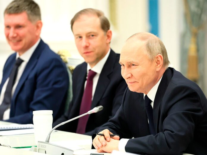 В День российского предпринимательства Владимир Путин провёл встречу с представителями российских деловых кругов.