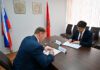 Справа налево: министр цифрового развития Красноярского края Николай Распопин и генеральный директор АО «Спутниковая система «Гонец» Андрей Манойло