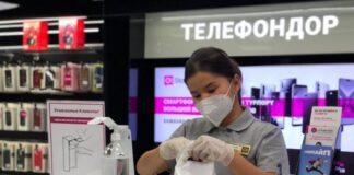 Сотрудник работающего в Киргизии мобильного оператора «О!» Фото (с) o.kg