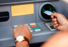 ЦБ обязал банки раскрывать причины блокировки карт и приостановления операций по счёту Фото (с) freepik/Drazen Zigic