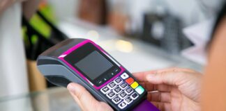 «Ростелеком» представил пилотный проект платежного терминала на ОС «Аврора». Фото (с) Ростелеком