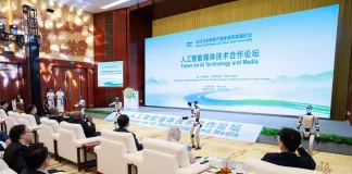 На сессии «Технологии ИИ в медиа» в рамках форума СМИ и аналитических центров стран Глобального Юга в Куньмине (Китай). Фото (с) Диалог Регионы