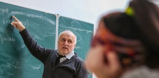 Преподаватель. Фото (с) Валерий Шарифулин/ТАСС