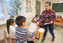 школьники иностранцы. Фото (с) Максим Кимерлинг/ТАСС