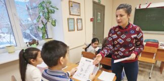 школьники иностранцы. Фото (с) Максим Кимерлинг/ТАСС