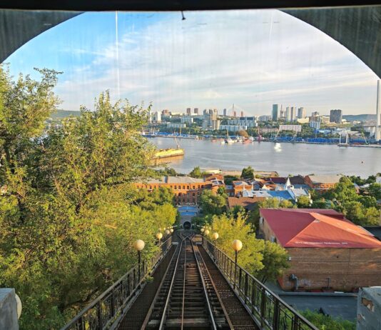 Владивосток, вид на бухту Золотой Рог. Фото (с) Андрей Анненков