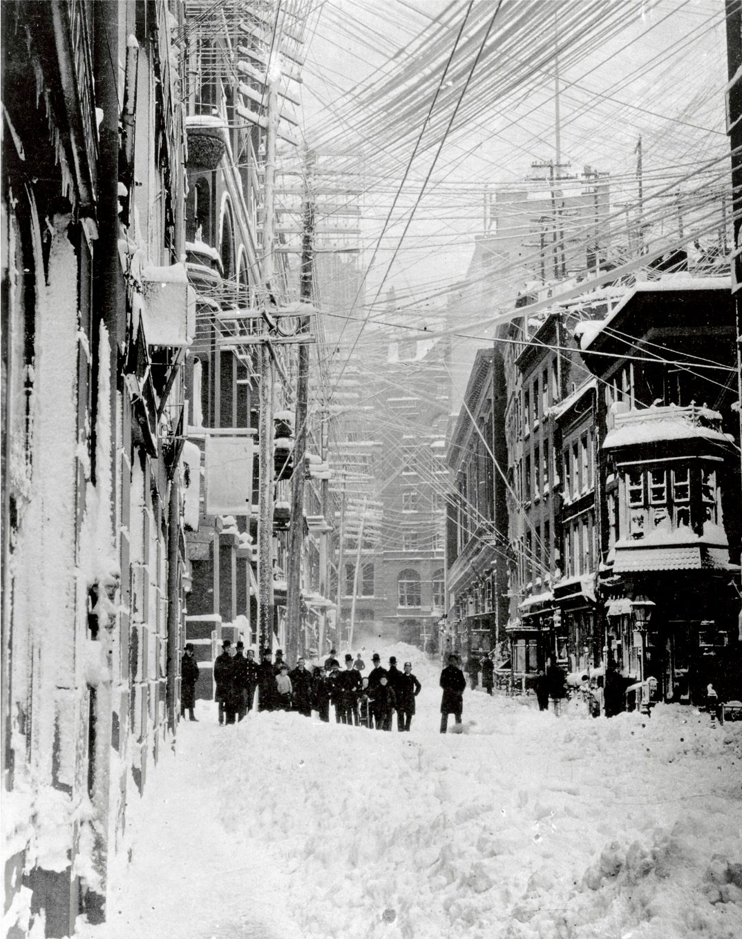 Знаки уходящего телекома на чугуне