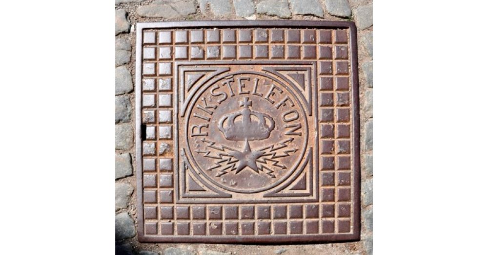 Знаки уходящего телекома на чугуне