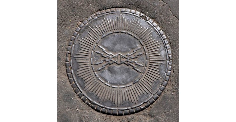 Знаки уходящего телекома на чугуне