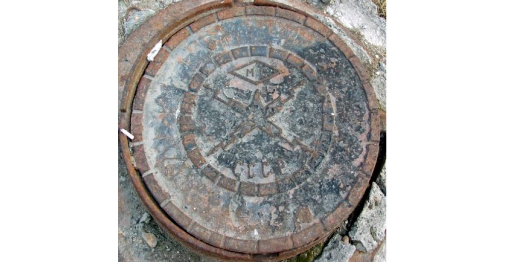 Знаки уходящего телекома на чугуне