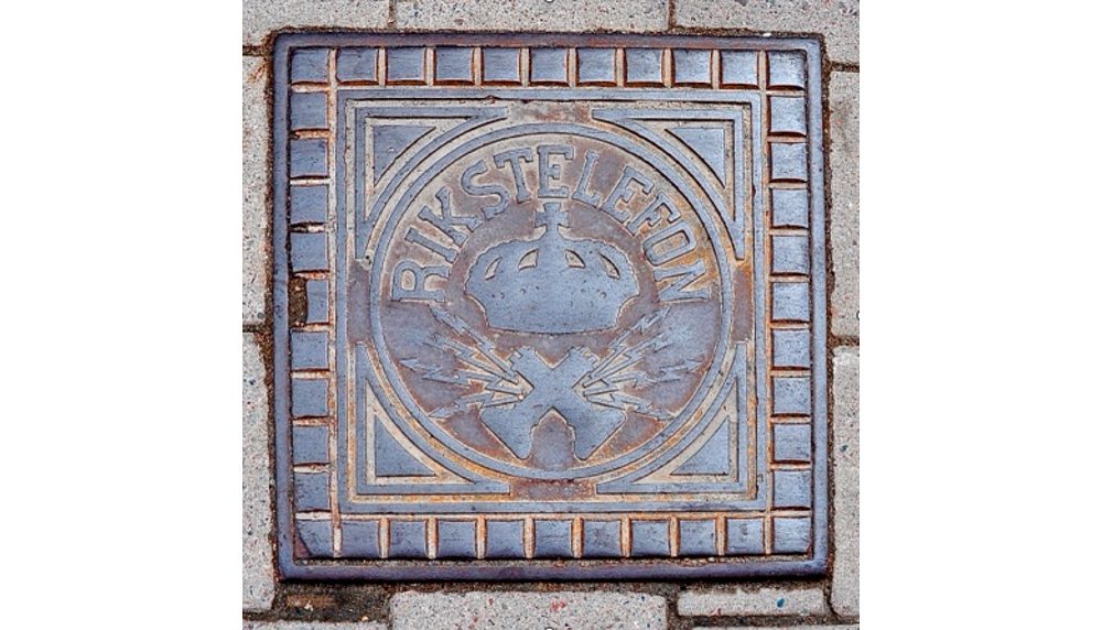 Знаки уходящего телекома на чугуне