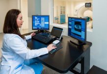 Утверждена стратегия развития здравоохранения в РФ до 2030 года – есть IT-аспекты Врач. Фото (с) mos.ru