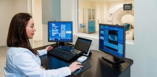 Врач. Фото (с) mos.ru