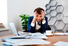 В РФ происходят массовые банкротства IT-компаний – СМИ Фото (с) freepik/cookie_studio