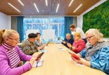 Пенсионеры пожилые. Фото (с) mos.ru