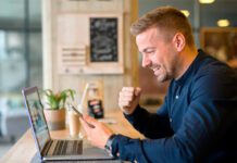 Эксперимент «Старт бизнеса онлайн» продлён ещё на год Фото (с) freepik/aleksandarlittlewolf