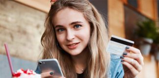 Фото (с) freepik/lookstudio