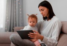 Британское правительство порекомендовало не пускать за гаджеты детей до двух лет Фото (с) freepik