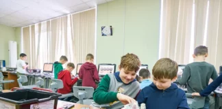 Дети кружок. (с) «Мос.Фото»