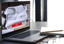Госдума установила штрафы за нарушение правил применения рекомендательных технологий и правил авторизации на сайтах Фото (с) magnific.com/pvproductions