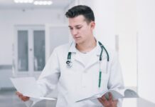 В РФ врачи вынуждены вести «двойной документооборот» – председатель Госдумы Фото (с) magnific.com/freepik