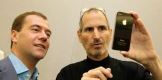 В ходе поездки в Кремниевую долину Дмитрий Медведев посетил компанию Apple. (с) сайт Кремля