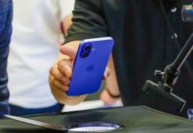 iPhone (c) Apple