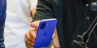 iPhone (c) Apple