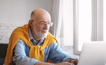 Вологодская область оцифровала очередь в дома престарелых Фото (с) magnific.com/karlyukav
