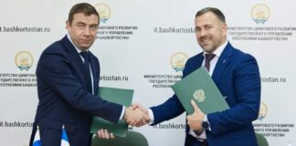Слева направо: Министр цифрового развития государственного управления Республики Башкортостан Геннадий Разумикин и генеральный директор ПАО «Ростелеком» в Башкортостане Сергей Нищев. Фото (с) Минцифры РБ
