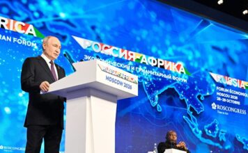 На пленарном заседании Экономического и гуманитарного форума Россия – Африка. Фото (с) Иван Секретарёв, фотохост-агентство саммита и форума Россия – Африка