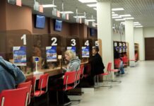 В подмосковных МФЦ ввели оформление документов с помощью нейросети Фото (с) медиасток.рф